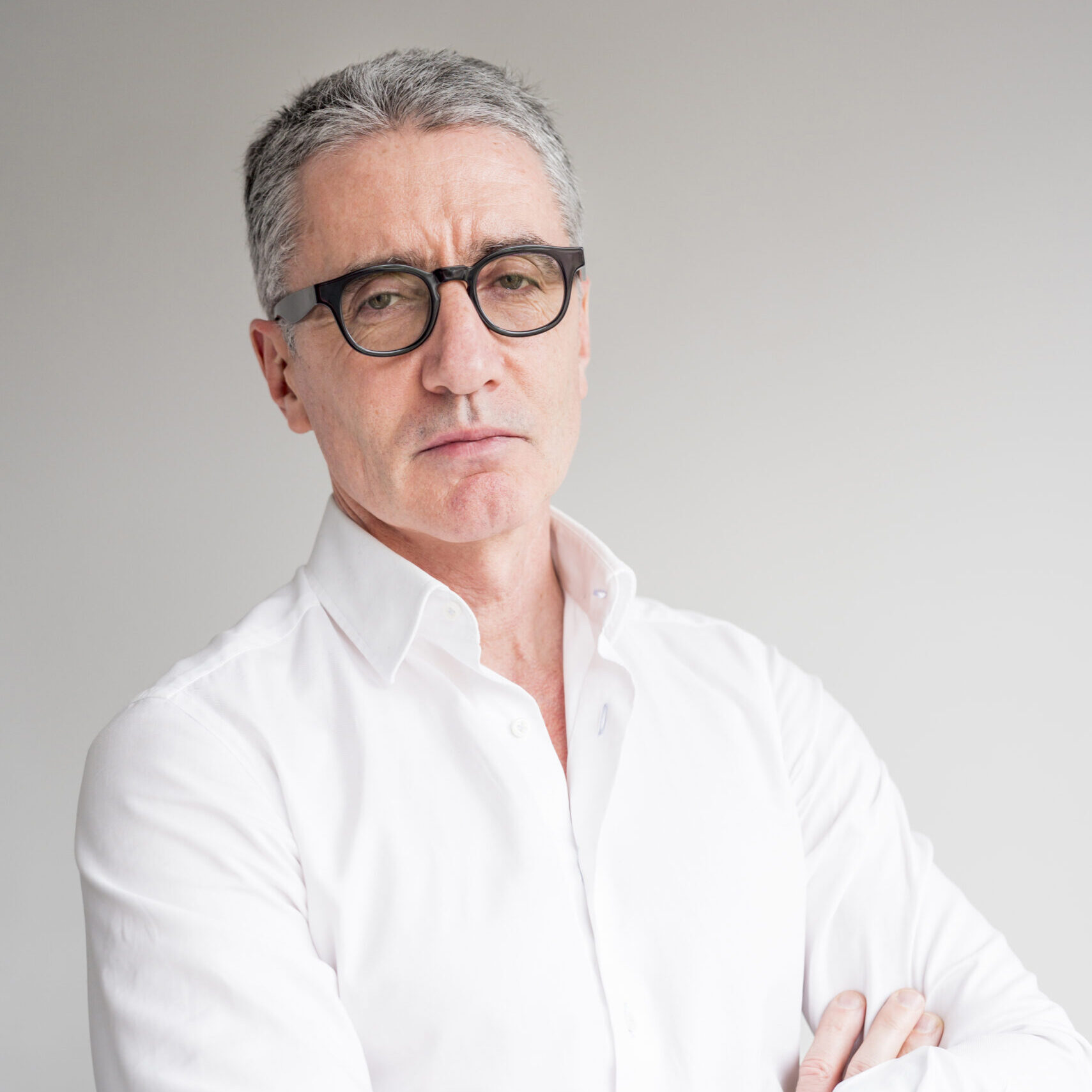 elderly businessman posing e1746467494719